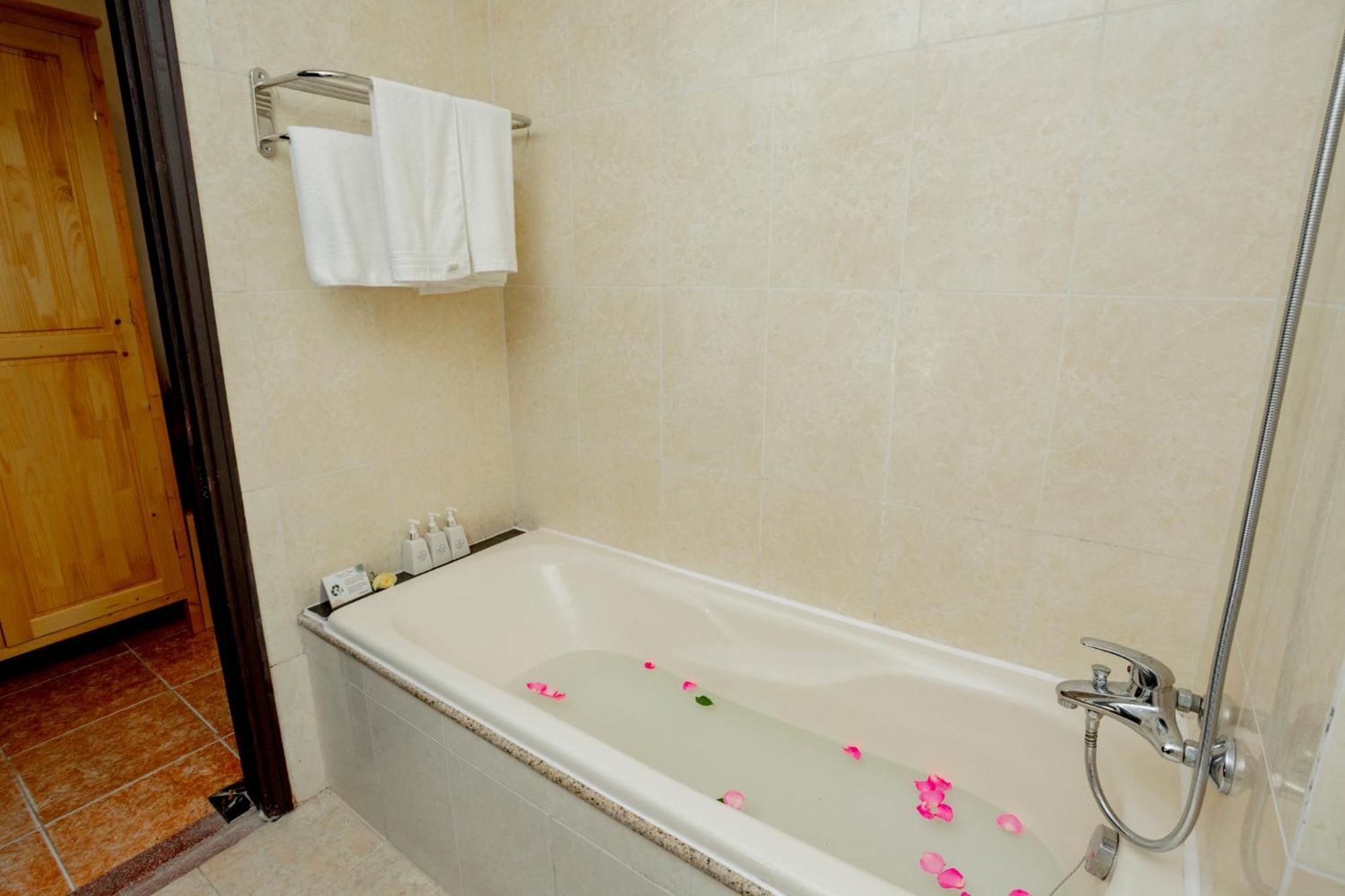 Sea And Sand Hotel Hoi An Exterior foto
